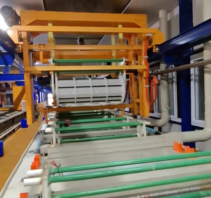 Solutions de lignes de galvanoplastie automatique personnalisées pour les fabricants de traitements de surfaces métalliques